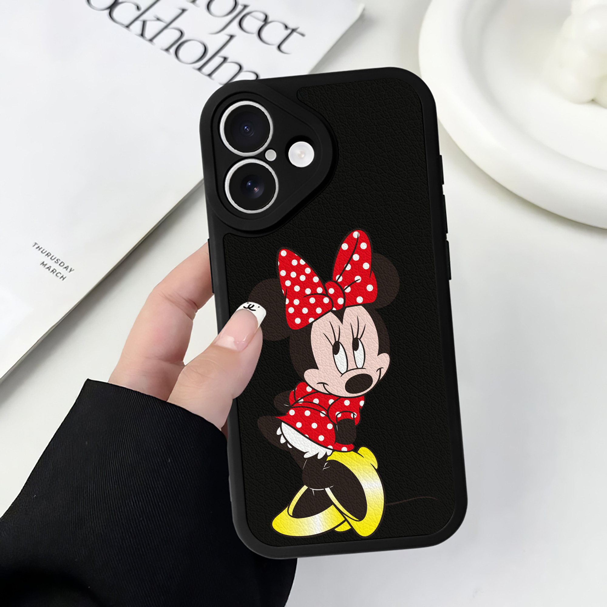 （画像用） ミッキーマウス Mickey Mouse 【iPhone 16シリーズ対応】シリコンスマホケース（レザー調） 材質：シリコン
